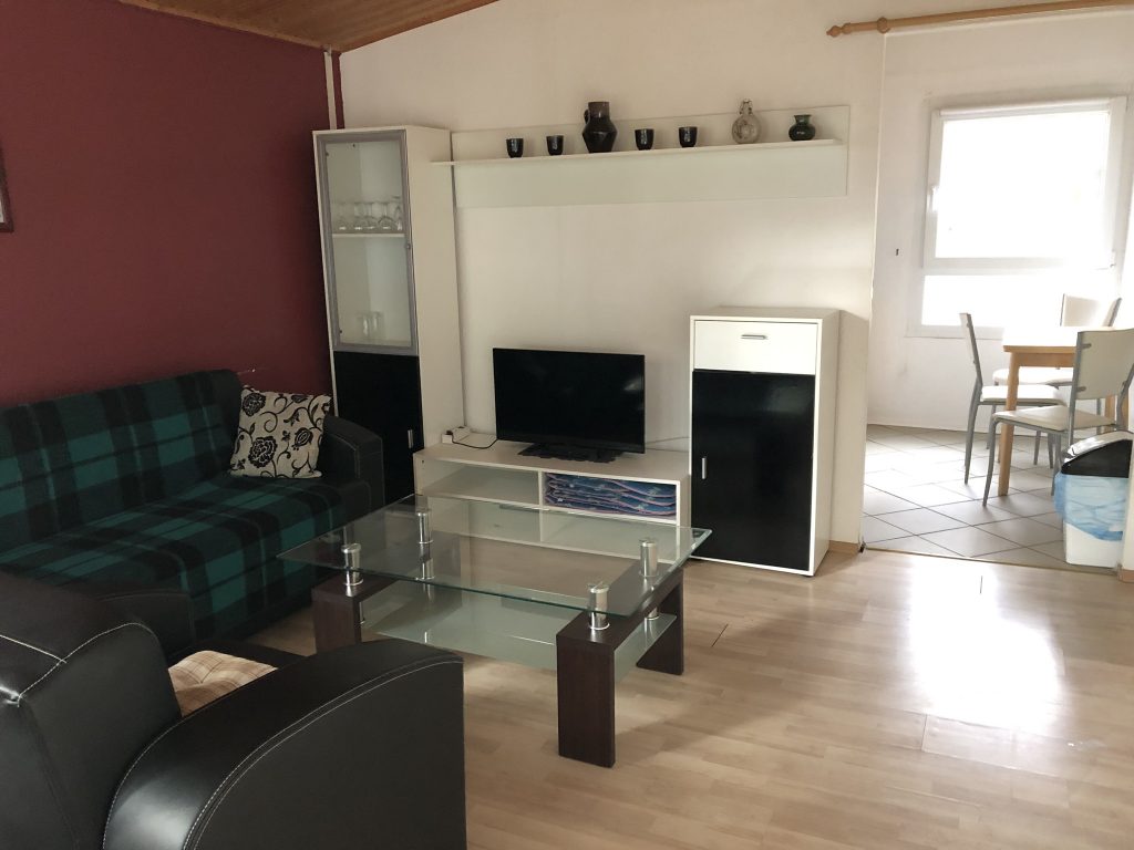 Wohnbereich mit Schlafsofa 120cm breit